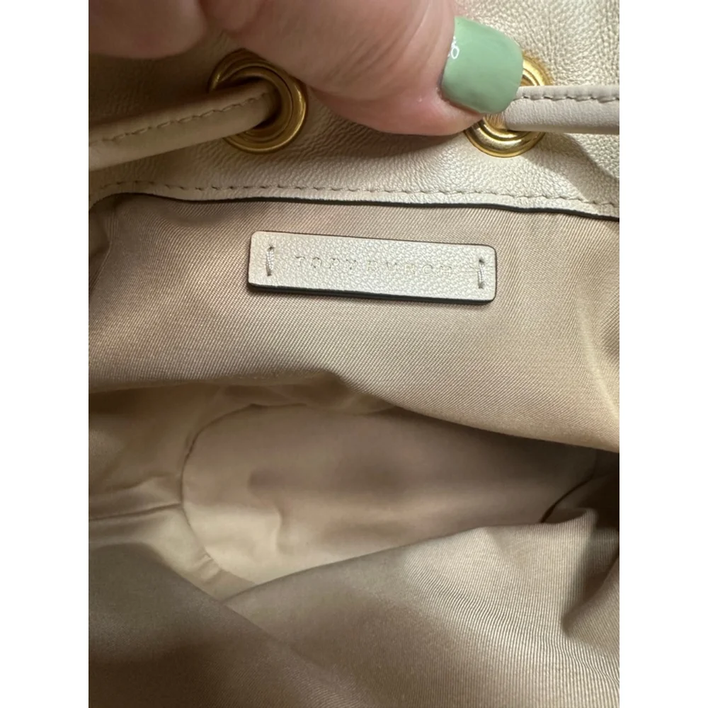 Women's Tory Burch Quilted Drawstring Crossbody Bag One Size Beige Gold